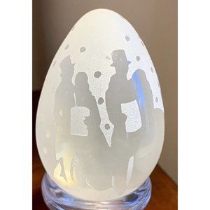 Vintage White Frosted Etched Egg Paperweight Holiday Carollers of Dickens Era 3”